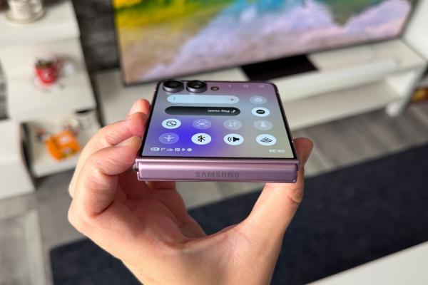 Samsung Galaxy Z Flip8 review detaliat în limba română (Evaluare Mobilissimo)