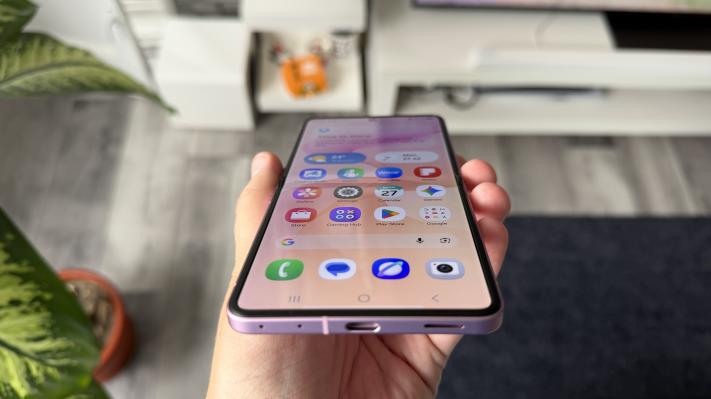 Samsung Galaxy Z Flip8: Benchmark-uri de flagship controlat termic, cu un Exynos 2600 pe 2nm