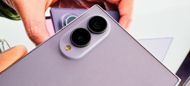 Samsung Galaxy Z Fold8: Camera care nu te face să plângi după zoom optic, Centrul Vechi prin lentile de pliabil