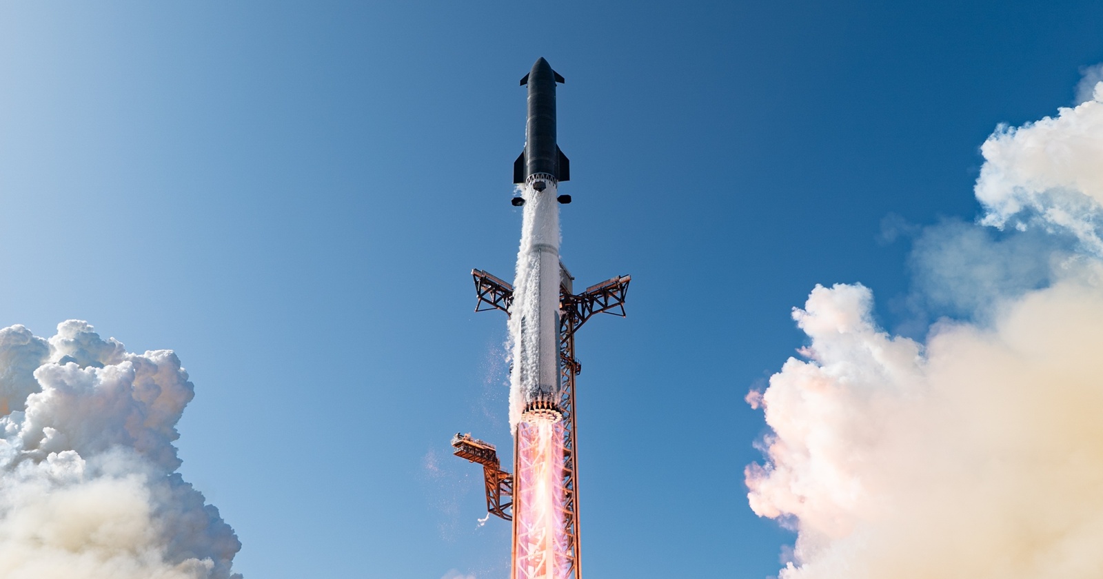 SpaceX încheie cu succes al 13-lea test Starship! Nava a lansat 20 de sateliți și a reușit să amerizeze controlat (Video)