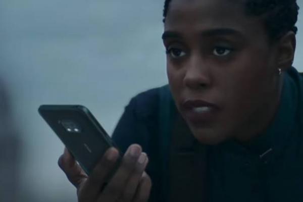Telefoanele Nokia sunt puse în lumina reflectoarelor în noul film cu James Bond, No Time To Die (din 30 septembrie în cinema)
