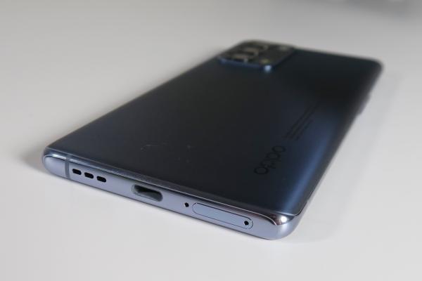 OPPO Reno 6 Pro 5G: Acustică stereo de calitate, cu bas profund