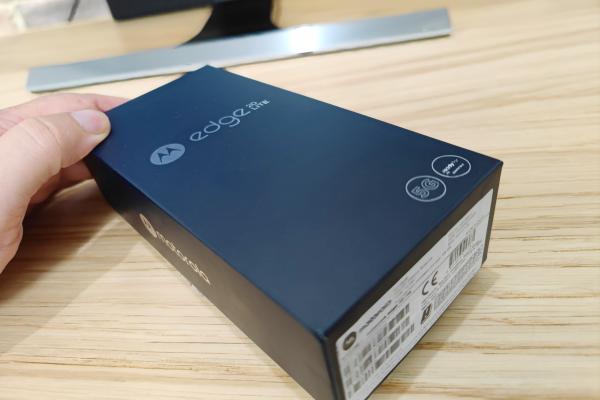 Motorola Edge 20 Lite - Unboxing