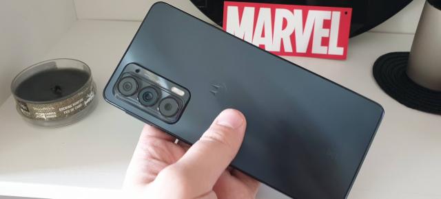 Turul Magazinelor #989: TV OLED LG sub 5000 lei la eMAG, iPhone 12 Pro la preţ excelent, reduceri la seria Motorola Edge 20