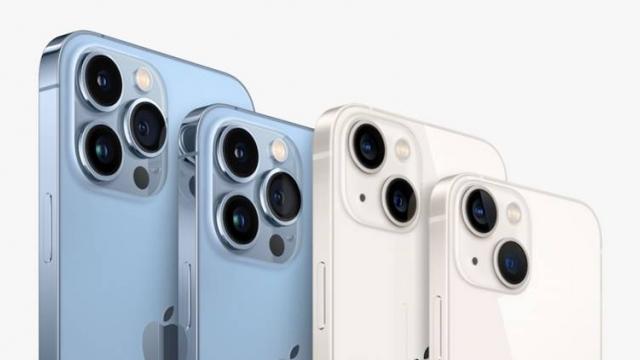 <b>iPhone 13 și iPhone 13 Pro sunt acum disponibile la precomandă pe cale oficială în România, toate cele 4 modele</b>Mult așteptata zi de către fanii Apple de pretutindeni este aici, ziua în care se dă startul oficial al programului de precomandă pentru telefoanele din seria iPhone 13, de această dată fiind disponibile spre achiziție toate cele