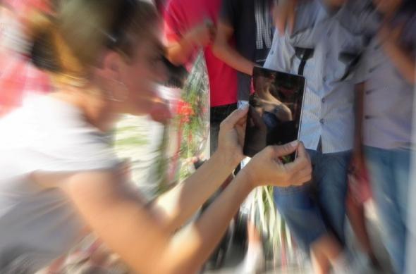 iPad 2 și rolul său de cameră foto - inedit: ipad2_la_serbare_4.jpg