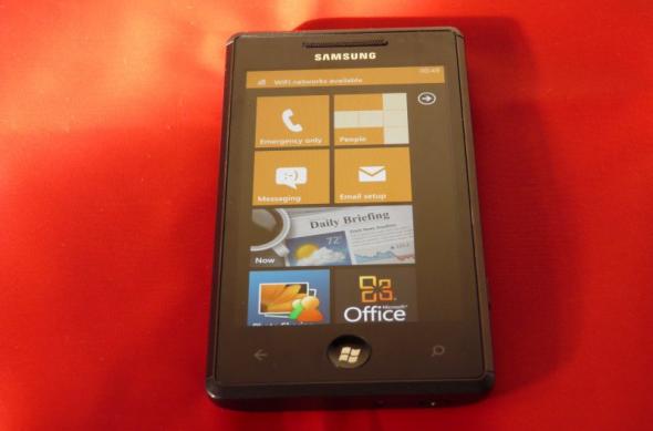 Samsung Omnia 7 este chiar acum pe masa noastră de teste! Primele impresii..: p1180374jpg.jpg