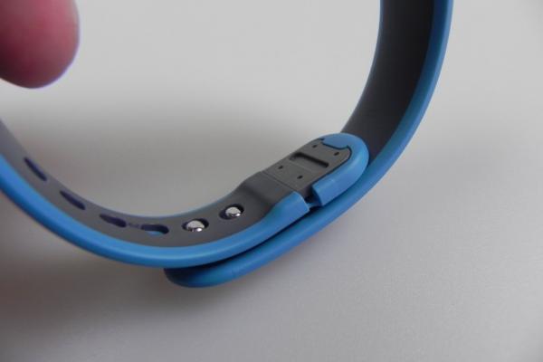 Huawei Talkband B1 review: brățara de fitness tracking cu headset integrat și câteva imperfecțiuni (Video)