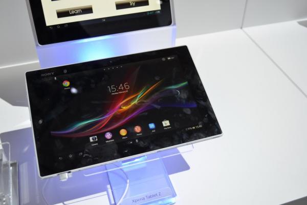 MWC 2013: Experienta hands on cu tableta Sony Xperia Tableta Z, cea mai subțire tableta din lume (Video)