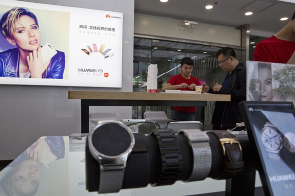 Huawei estimează livrări de 139 de milioane de smartphone-uri în 2016, venituri în creştere cu 42% faţă de anul anterior