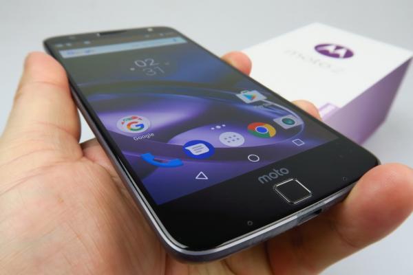Motorola Moto Z Unboxing: modularitatea reală e aici, la un cost pe măsură (Video)