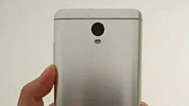 <b>Un telefon Xiaomi neanunţat încă apare în imagini hands on; Ar putea fi Xiaomi Redmi Note 4X</b>Xiaomi va aduce noi smartphone-uri mid-range pe piață în acest an, printre modelele pregătite pentru moment aflându-se și Redmi Note 4X - o variantă actualizată a phablet-ului de anul trecut. Handset-ul de față ni se dezvăluie astăzi în fotografii reale