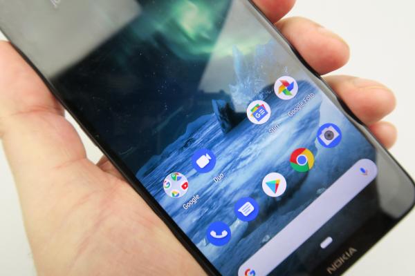 Luminozitate display Nokia 7.2 și ecranul văzut la microscop