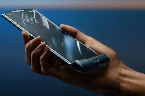 Motorola RARZ 2019 este acum disponibil la precomandă în România; Până pe 9 aprilie, cumpărătorii primesc 1 an de asigurare gratuită