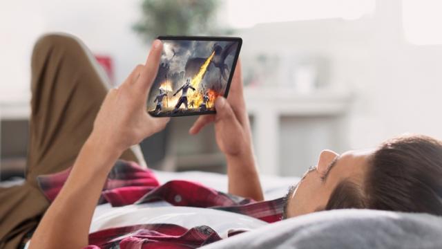 <b>Samsung Galaxy Tab A 8.4 (2020) debutează drept o tabletă entry-level cu ecran TFT de 8.4 inch, 3 GB RAM și LTE</b>Samsung a anunţat o nouă tabletă în această săptămână, un model ceva mai compact, Galaxy Tab A 8.4 (2020). Avem de-a face cu un terminal de 280 de dolari care se va vinde în prima fază în SUA, prin operatorii Verizon, T-Mobile