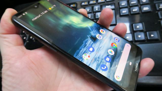 <b>Nokia 7.2: Benchmark-uri chiar şi sub Nokia 7 Plus uneori</b>Nokia 7.2 se prezintă în anul de graţie 2020 când l-am testat cu un procesor vechi de 2 ani, Snapdragon 660. E un CPU de 14 nm, octa core, tactat la 2.2 GHz şi regăsit şi pe Nokia 7 Plus în 2018. Are la pachet GPU Adreno 512, 4 GB RAM sau 6 GB RAM şi..
