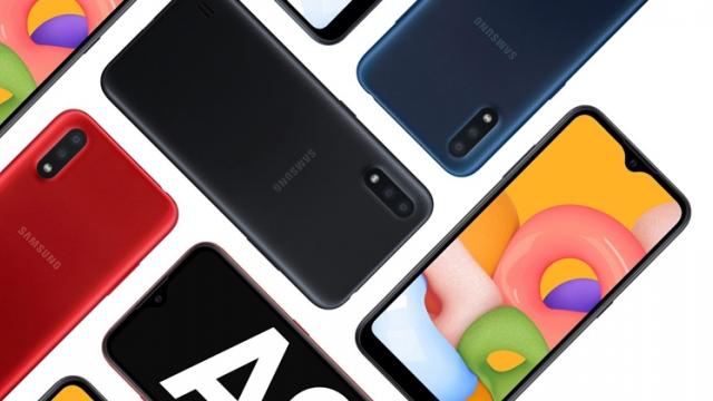 <b>Preț și disponibilitate Samsung Galaxy A01 în România</b>Un nou telefon ce debutează pe plan local în aceste zile este și Samsung Galaxy A01, cel mai entry-level smartphone din seria Galaxy A care primește astăzi un articol dedicat "Preț și Disponibilitate". Veți afla astfel din rândurile de mai 