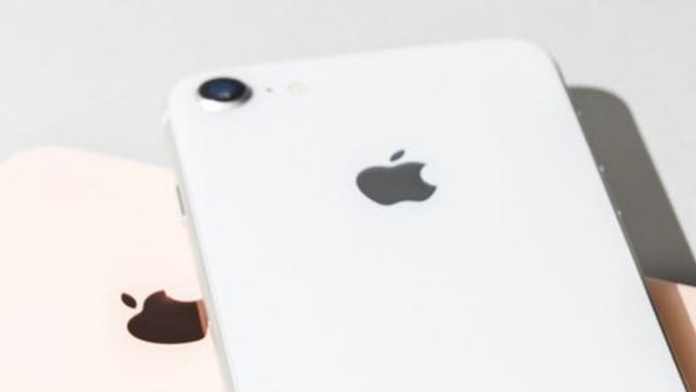 <b>iPhone 9/SE 2020 apare deja la vânzare pe site-ul JD.com din China; Livrările ar începe din 1 mai</b>Mărturisesc că am fost oarecum curios să văd dacă vom primi o lansare de iPhone SE 2020 în weekendul trecut, pentru că scăpările şi zvonurile ne tot ameninţau cu asta. Se pare că nu s-a concretizat, deşi telefonul avut mega leak-uri 