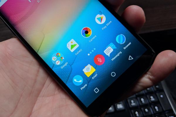 Allview V3 Viper: Display viu colorat şi luminos, doar HD+