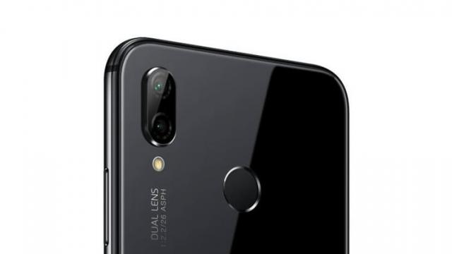<b>Prima reclamă pentru Huawei P20 Lite pune accent pe ecranul FullView și camera foto duală</b>Unul dintre cele mai scăpate telefoane în ultima lună a fost și Huawei P20 Lite, un telefon care fix înainte de lansarea sa oficială a fost prezentat fizic în magazine. Am văzut handson-uri, ba chiar și unboxing-uri pentru acest produs și am aflat