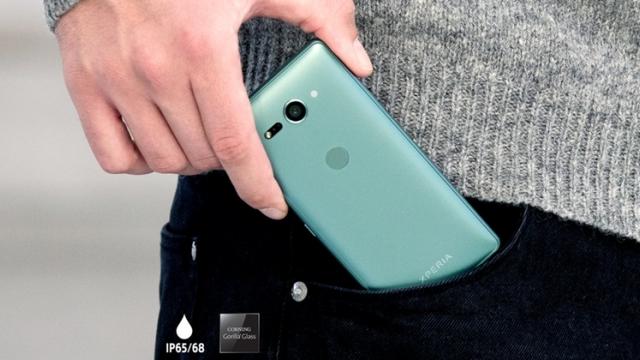 <b>Preț și disponibilitate Sony Xperia XZ2 Compact în România</b>Cei care preferă smartphone-urile compacte au de astăzi un telefon de-a dreptul interesant pentru care pot opta, acela fiind nimeni altul decât Sony Xperia XZ2 Compact. Acest dispozitiv de a debutat în cadrul târgului MWC 2018 din Barcelona