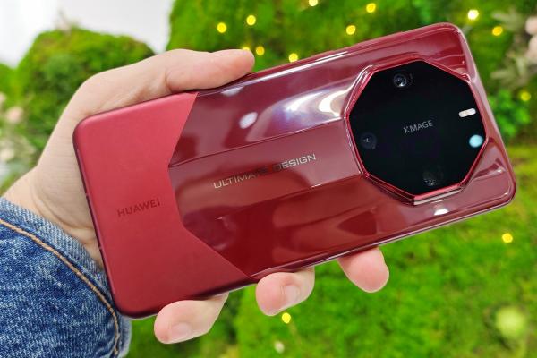 MWC 2024: Huawei Mate 60 RS Ultimate Edition hands-on - Smartphone cu design exclusivist și camere de top