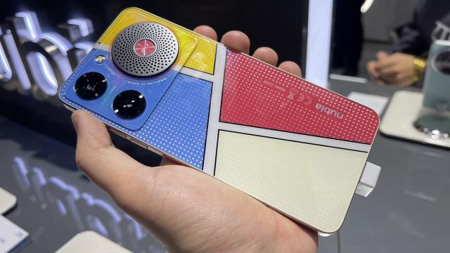 <b>MWC 2024: Revin telefoanele muzicale! ZTE are un Nubia Music cu două jack-uri audio, speaker uriaş</b>Ideea de Music Phone poate părea stranie celor născuţi acum 15-20 de ani, dar la început de mileniu era în mare vogă. Nokia avea o serie XpressMusic, iar Sony Ericsson avea la rândul său telefoane Walkman. Conceptul s-a estompat... până ieri