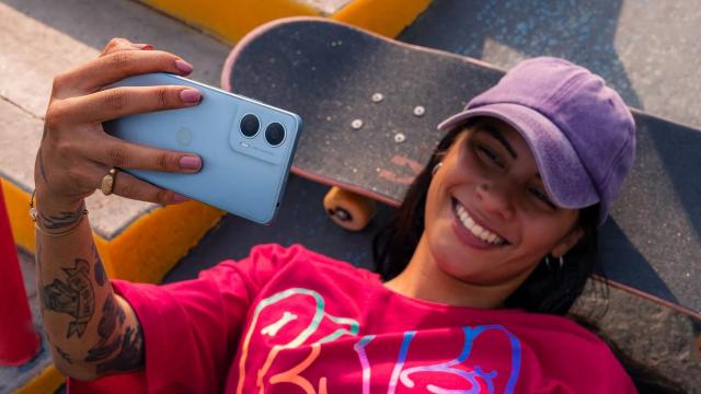 <b>Preț și disponibilitate Motorola moto g24 Power în România</b>Cei de la Motorola au venit la început de an 2024 cu un nou battery phone și anume Motorola moto g24 Power, care atrage atenția prin bateria sa de 6000 mAh de la interior. Astăzi aflăm și cât trebuie să plătești pentru un asemenea terminal