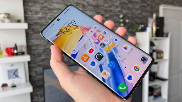 <b>HONOR Magic6 Lite: Benchmark-uri bătăioase cu Moto Edge-uri, Galaxy A-uri</b>HONOR Magic6 Lite trece de la un procesor Snapdragon 695 5G pe predecesor la un capabil Qualcomm Snapdragon 6 Gen 1 de 4 nanometri. E un CPU octacore, cu GPU Adreno 710. Îl mai găsiți şi pe vivo iQOO-uri şi pe HONOR X9B. Avem parte şi de 8 GB RAM