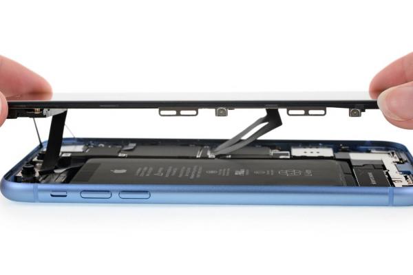 iPhone XR ar putea fi în sfârşit un iPhone care se repara mai uşor, conform iFixit