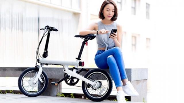 <b>Xiaomi Qicycle TDR01Z este o bicicletă electrică și pliabilă ideală pentru oraș; Acum la reducere pe TomTop</b>Bicicletele electrice au început să fie din ce în ce mai populare, produse folosite atât pentru recreere și plimbare, cât și pentru transport rapid dintr-un punct în altul. Chiar astăzi avem pentru voi o recomandare din această categorie 