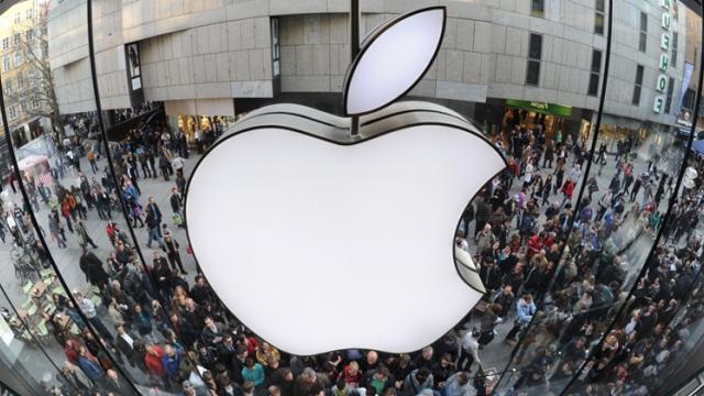 <b>Sperietoarea şi monstrul Apple: evenimente amânate, falimente de parteneri, îmbogăţiri şi sinucideri</b>Vă livrăm astăzi un nou editorial, unul în care la loc de cinste se află Apple, o companie considerată de către rivali drept un adevărat monstru după cum veți descoperi din rândurile de mai jos. Discutăm despre o serie de întâmplări 