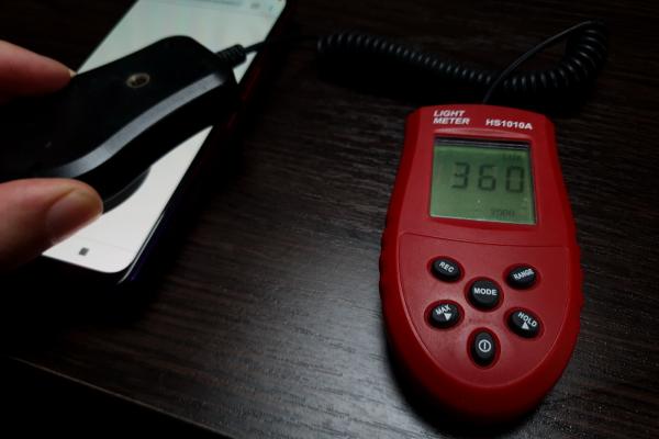 Luminozitate display Nubia Red Magic 3S și ecran văzut la microscop