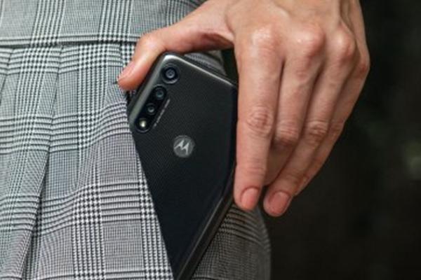 Moto G8 Power devine oficial, iar Motorola sărbătoreşte 100 de milioane de unităţi Moto G vândute global