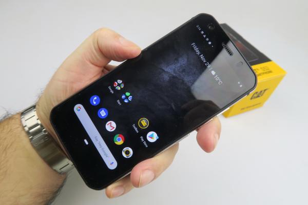 CAT S52: OS, UI, aplicaţii stock în proporţie de 90% + masculinitate 10% prin Tools