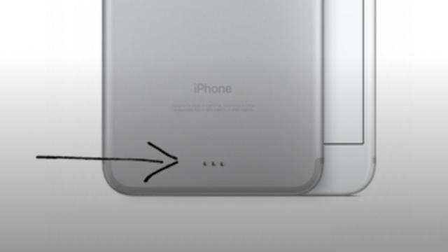 <b>iPhone Edition ar putea adopta un Smart Connector pentru încărcare wireless și funcții AR</b>Încă de anul trecut de dinaintea lansării lui iPhone 7 se vorba despre faptul că Apple ar putea integra un port Smart Connector pe varianta cu Plus în coadă. Acest lucru nu s-a întâmplat desigur și astăzi aflăm că portul ar urma să ajungă până la urmă pe