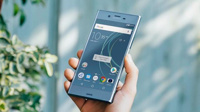 <b>Preț și disponibilitate Sony Xperia XZs în România</b>La ceva timp de la anunțul din cadrul târgului de tehnologie Moile World Congress din Barcelona, iată că smartphone-ul Sony Xperia XZs începe a fi listat de către retailerii de pe plan local. Acest telefon se remarcă în special prin camera sa foto de nouă