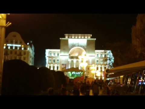 Sony Xperia X Compact, mostră video low light Full HD, 30 FPS (panoramare, culori și zoom)