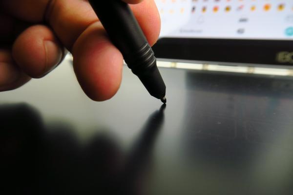 Lenovo Yoga Book: OS, UI, aplicaţii pe bază de Android şi Book UI; Analizăm şi tastatura şi stylus-ul Real Pen!