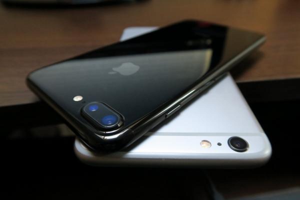 iPhone 7 Plus: Design cu modificări mici dar importante, format neschimbat
