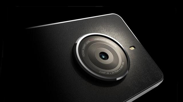 <b>Cameraphone-ul Kodak Ektra va fi pus în vânzare de pe 9 decembrie, la preţul de 499 euro; Vine cu stabilizare optică, cameră de 21 MP</b>Kodak Ektra este numele unui nou dispozitiv cu pretenții de cameraphone, handset ce păstrează design-ul unui aparat foto clasic de tip compact. Acesta va debuta comercial pe data de 9 decembrie la un preț recomandat de 499 euro și ne aduce la pachet un