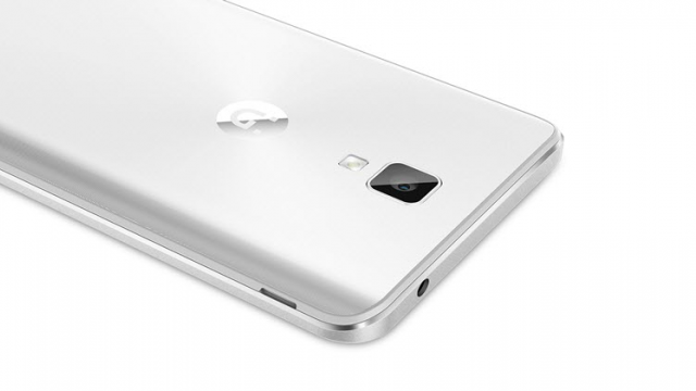 <b>Gionee anunță lansarea smartphone-ului P7; terminal de buget cu display HD de 5 inch</b>După ce în luna octombrie chinezii de la Gionee anunțau lansarea smartphone-ului P7 Max, iată că acum este dezvăluită și varianta compact denumită P7. Aceasta din urmă vine cu display HD de 5 inch și la prima vedere pare că panoul frontal beneficiază de 