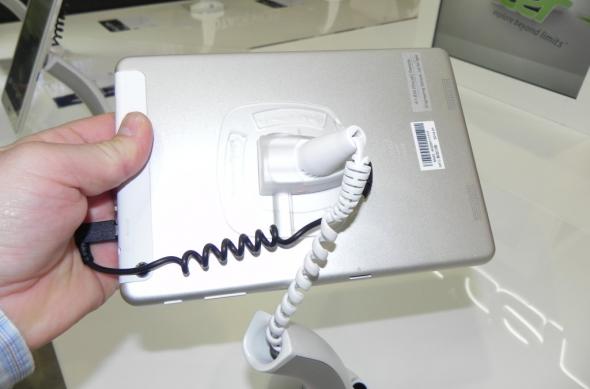 Acer Iconia A1-830 hands on preview: tabletă accesibilă cu carcasă din aluminiu și ecran de 7.9 inch (Retro MWC 2014 - Video): dscn5066jpg.jpg