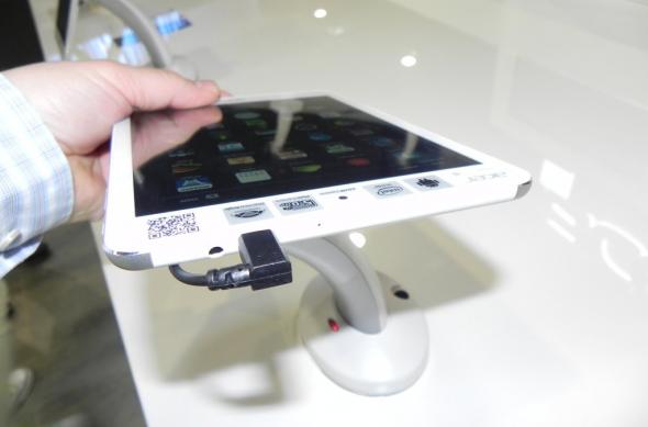 Acer Iconia A1-830 hands on preview: tabletă accesibilă cu carcasă din aluminiu și ecran de 7.9 inch (Retro MWC 2014 - Video): dscn5064jpg.jpg