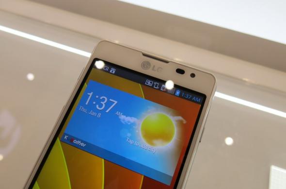 MWC 2013: LG Optimus F7 ni se prezintă la prima atingere (Video): lg_optimus_f7_03jpg.jpg