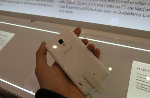 MWC 2013: LG Optimus F7 ni se prezintă la prima atingere (Video): lg_optimus_f7_14jpg.jpg