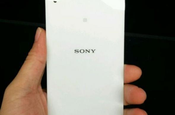 Panoul spate al lui Sony Xperia Z3 Își face apariția În noi fotografii hands-on: 70a7cbd0gw1eircp2yi6wj20g40lh3yz.jpg