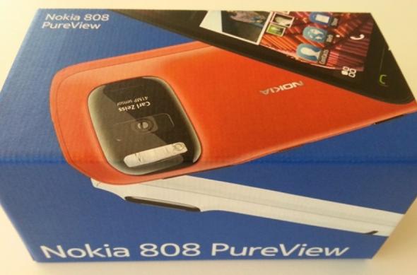 Nokia 808 PureView va intra la vânzare În zilele următoare - scos din cutie În Asia: nokia_808_pureview_2.jpg