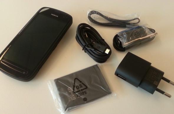 Nokia 808 PureView va intra la vânzare În zilele următoare - scos din cutie În Asia: nokia_808_pureview_5.jpg