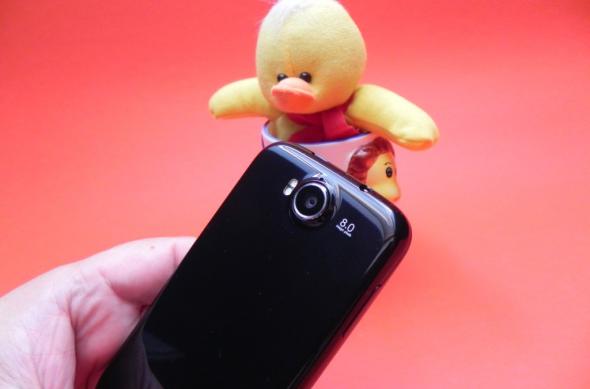 Review E-Boda Eruption V200 Quad Core: ecran și cameră atractive, baterie și acustică mai puțin impresionante (Video): e_boda_eruption_v200_review_mobilissimo_ro_25jpg.jpg